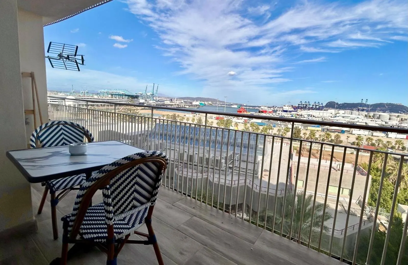 Apartamento Moderno Y Amplio Con Vistas A La Bahia Algeciras España