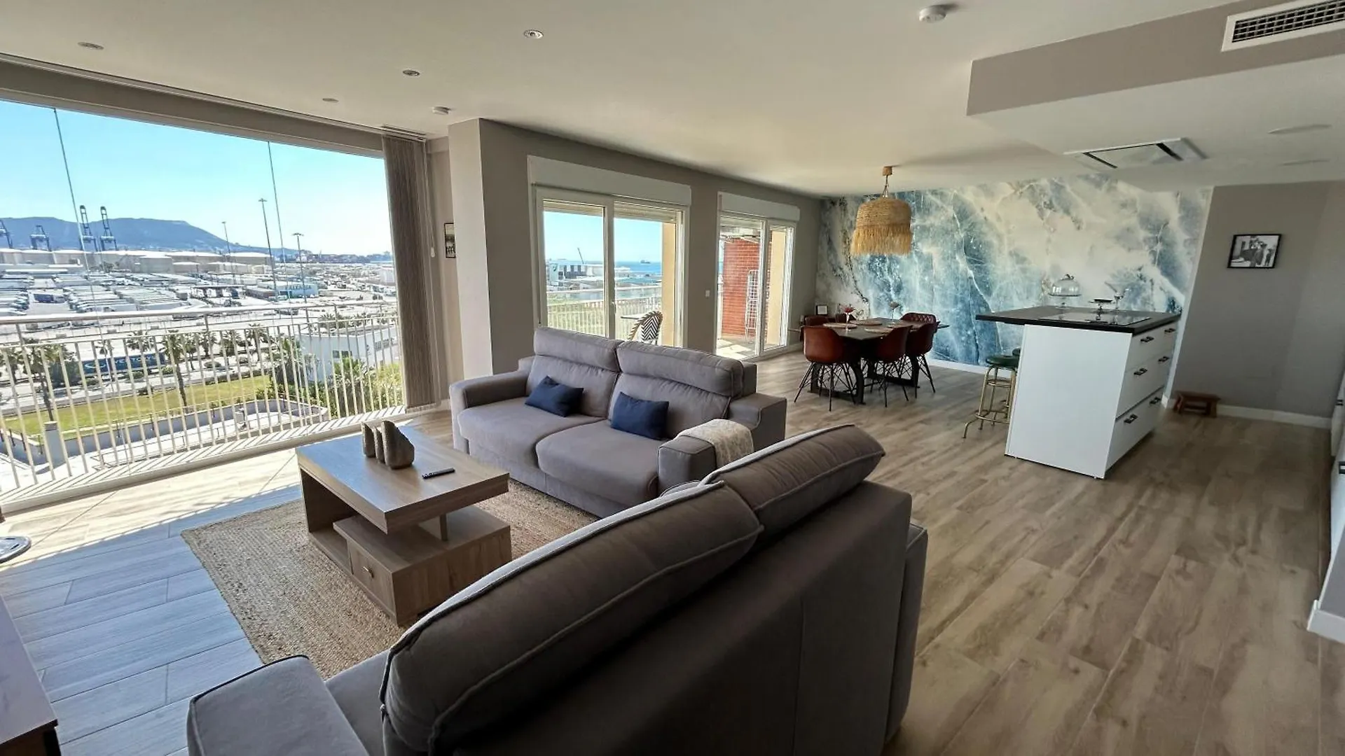 Apartamento Moderno Y Amplio Con Vistas A La Bahia Algeciras